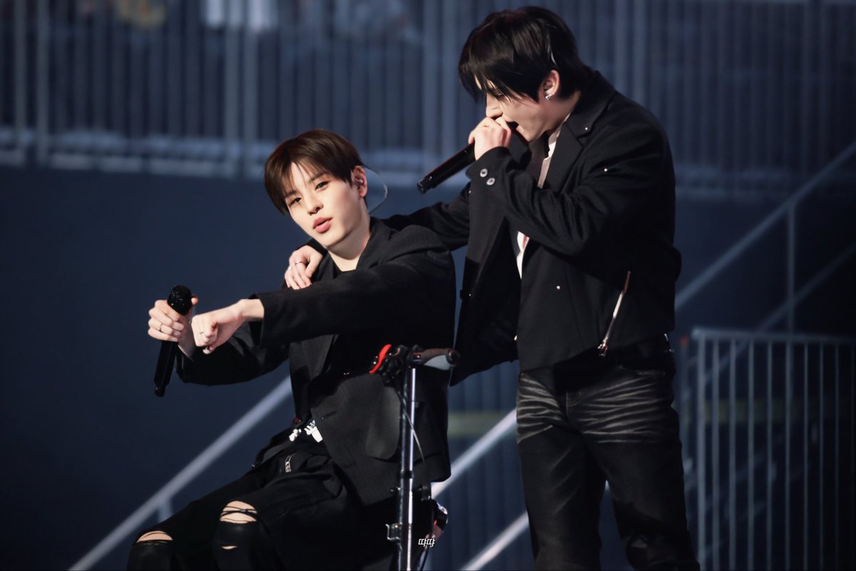 땨땨 tweet media