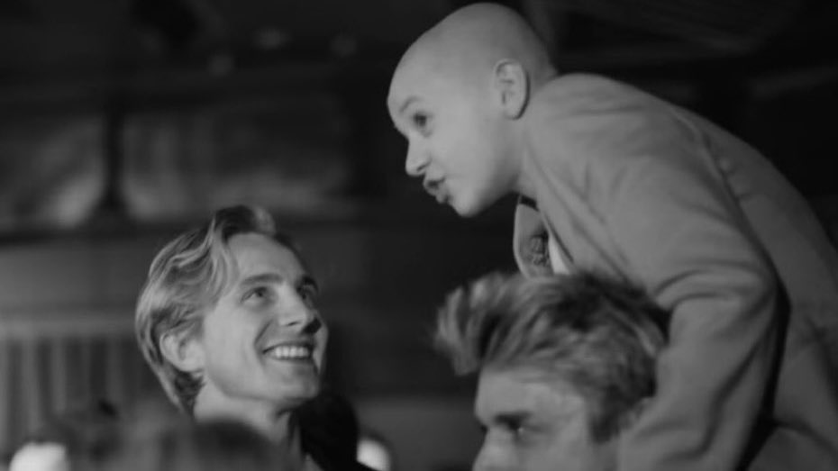 lem0nycakes's tweet photo. the way everyone looks at dexter 🥹 you know he’s the most adorable kid ever https://t.co/L47NpDdjdJ