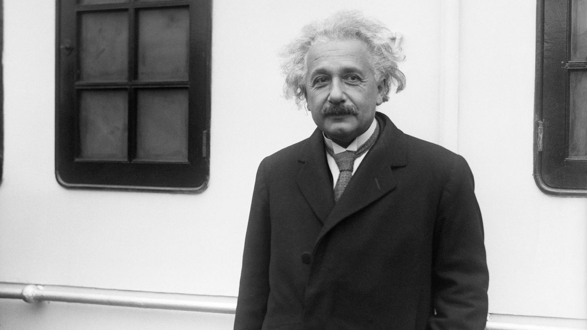 AIPandaX's tweet photo. Albert Einstein published 4 groundbreaking physics papers in a single year.

He also spent hours every day staring at the ceiling, doing absolutely nothing.

Modern neuroscience's findings on what happens in the brain during these periods should be required reading for every high achiever.

Here are 18 psychological frameworks to weaponize your downtime and engineer peak cognitive capacity:
