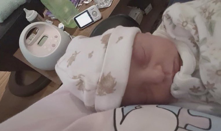 Vicky 🦘 tweet media