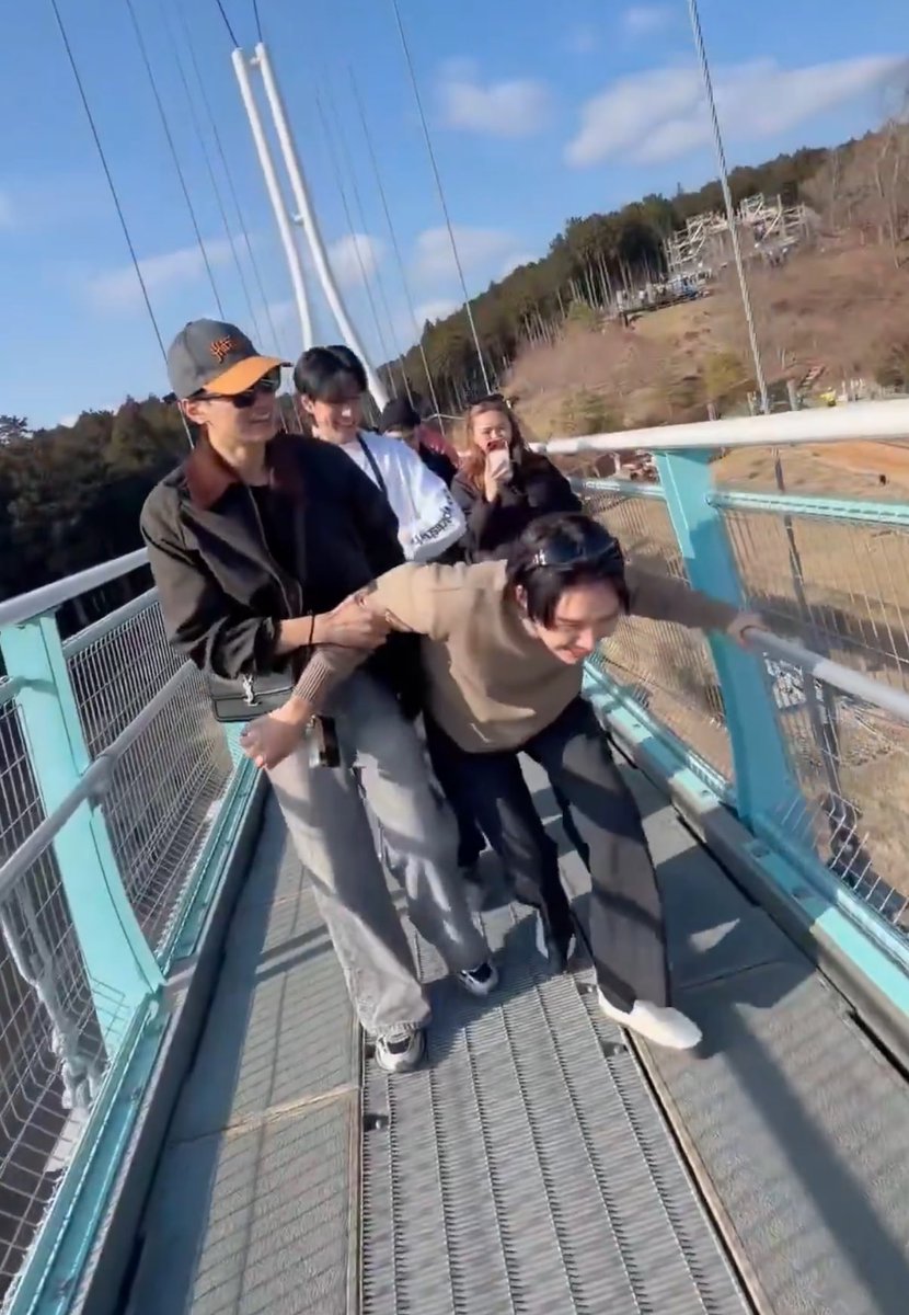 🎸⋆✮ hour ˚。⋆ tweet media