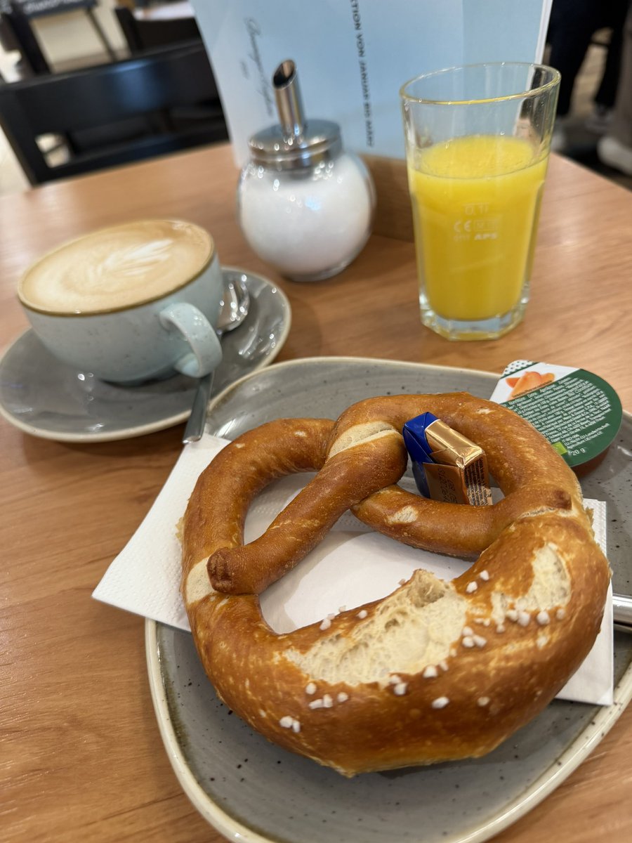 Mademoiselle Mietzi 🐈🐈 tweet media