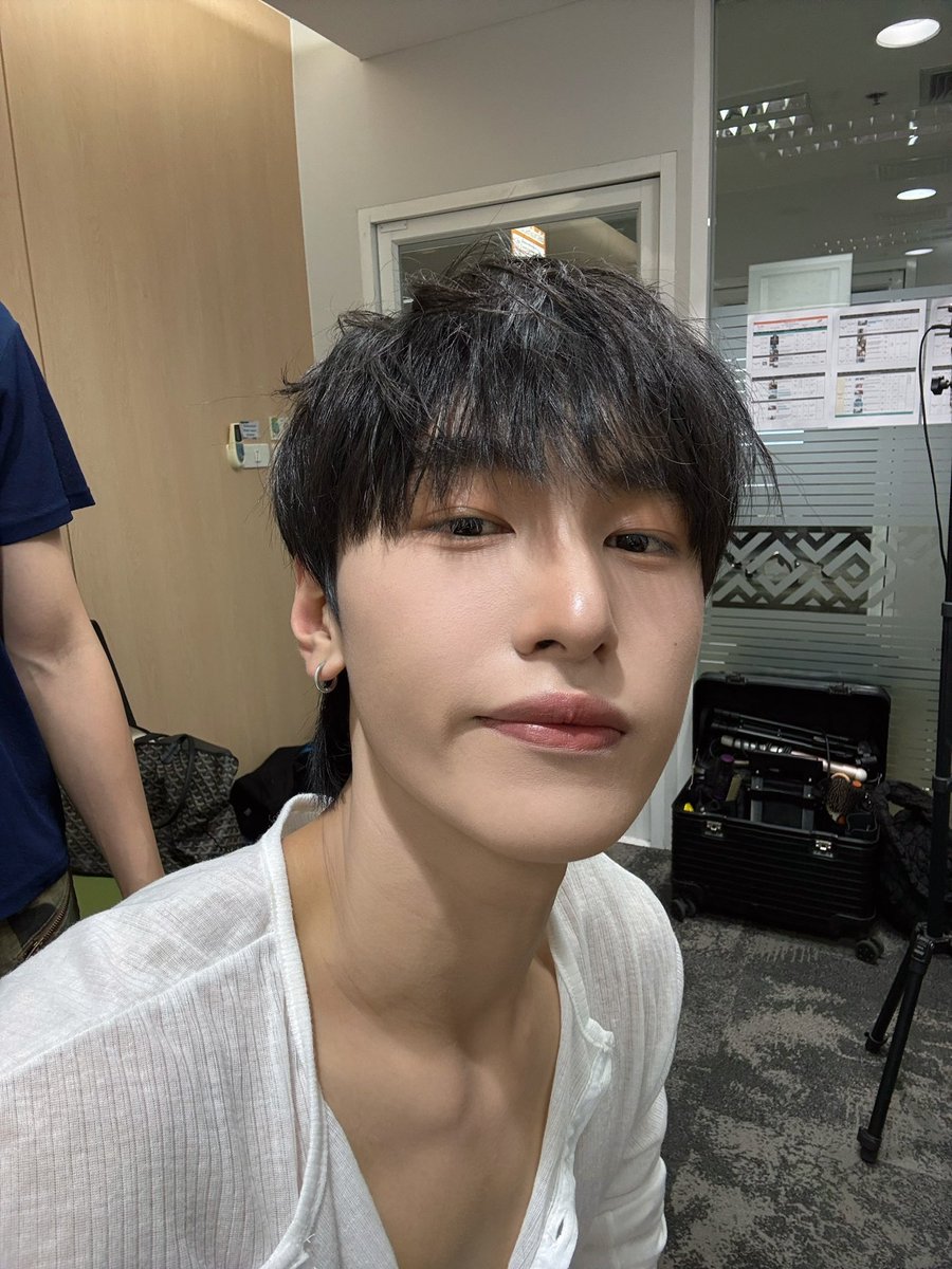 โย่ววๆ ดีใจที่ได้เจอทุกคนนะะ คิดถึงมาก หายเหนื่อยเลย ฝากเพลงที่2ของพวกเราด้วยนะครับ ตั้งใจทำกันมากเเล้วก้หวังว่าทุกคนจะชอบนะครับ รักที่สุดใน4โลก

#iZ_StoryTogether