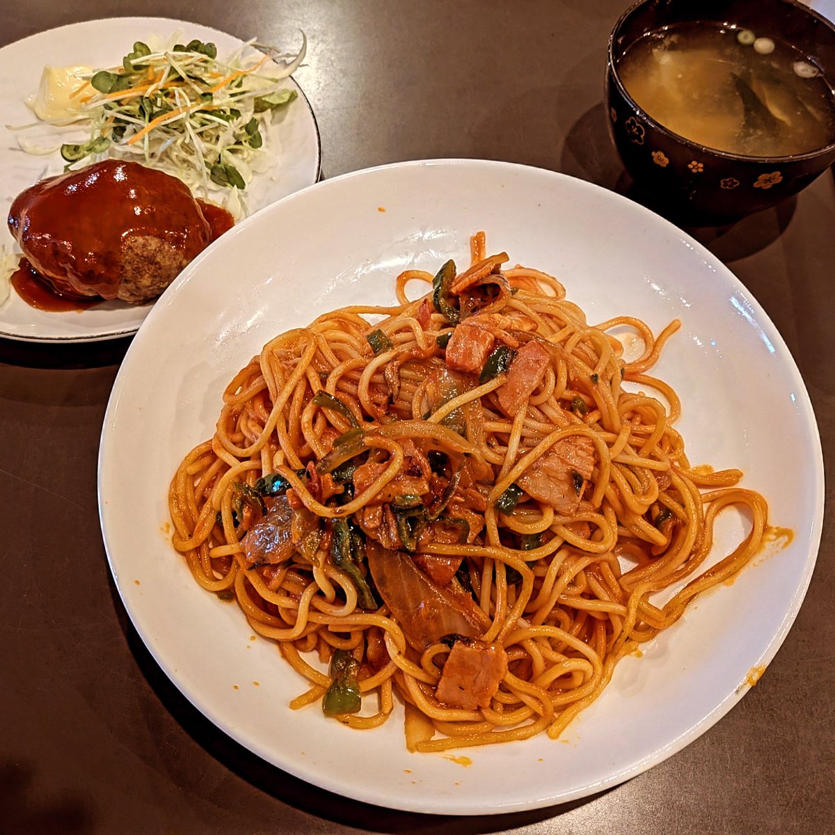 yo1tec's tweet photo. 吉祥寺 カヤシマ🍝
雰囲気が喫茶店の洋食ランチ、ナポリタンとハンバーグトッピング🍝
シンプルに美味しかったです👍️

#カヤシマ #吉祥寺グルメ #孤独のグルメ https://t.co/zQN0FIxy8K