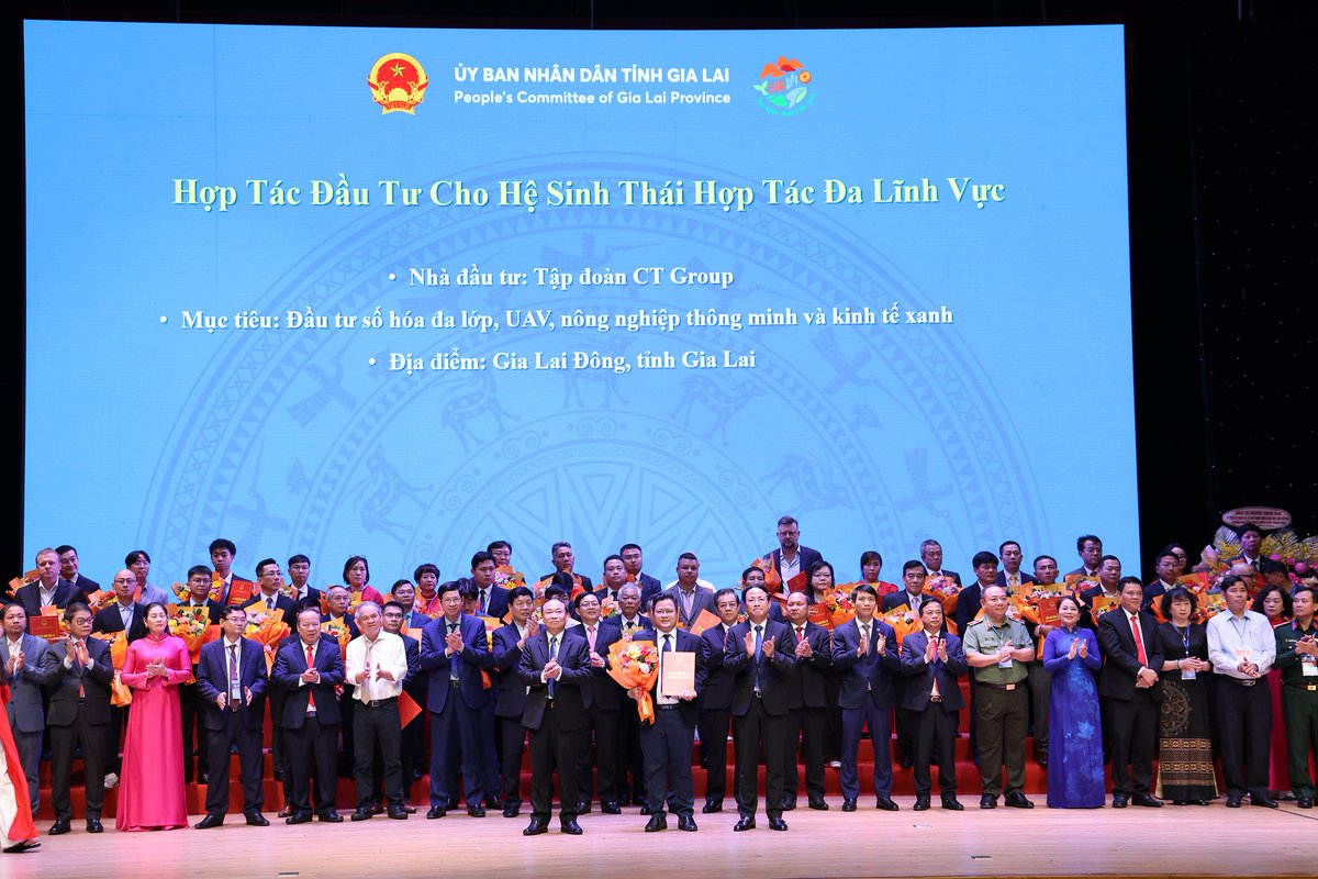 ctuavofficial's tweet photo. CT GROUP SIGNS STRATEGIC COOPERATION AGREEMENT WITH GIA LAI PROVINCIAL PEOPLE’S COMMITTEE TO ADVANCE HIGH-TECH APPLICATIONS IN SOCIO-ECONOMIC DEVELOPMENT https://t.co/n9mVSrDuD8