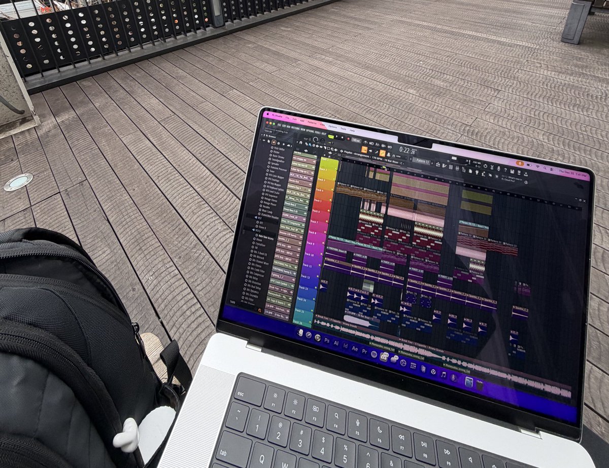 HYPERLOCK tweet media