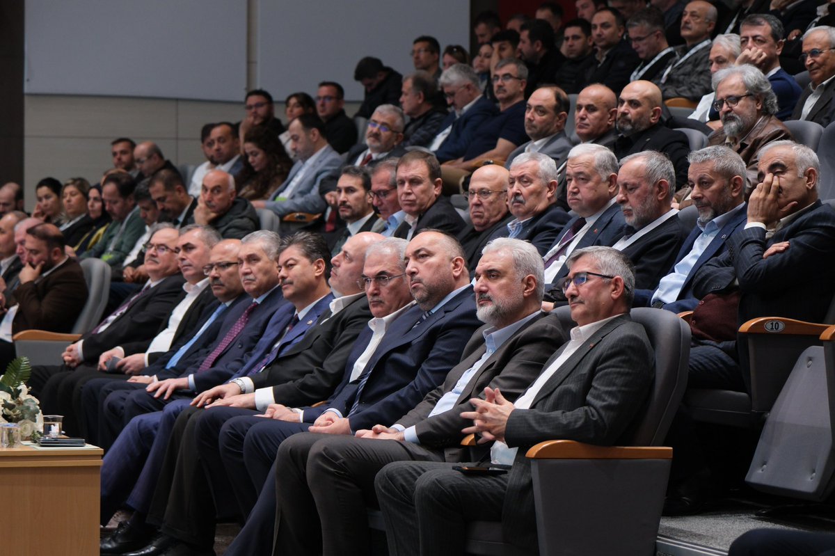 TmmobOrmuh's tweet photo. 51.Olağan Genel Kurulumuz vesilesiyle meslektaşlarımızla bir araya gelmiş olmanın memnuniyetini ve mutluluğunu yaşadık.

Nazik teşrifleriyle bizleri onurlandıran değerli protokol üyelerimize, delegelerimize, meslektaşlarımıza ve tüm misafirlerimize teşekkürlerimizi sunarız. https://t.co/uLHcA0OkHL