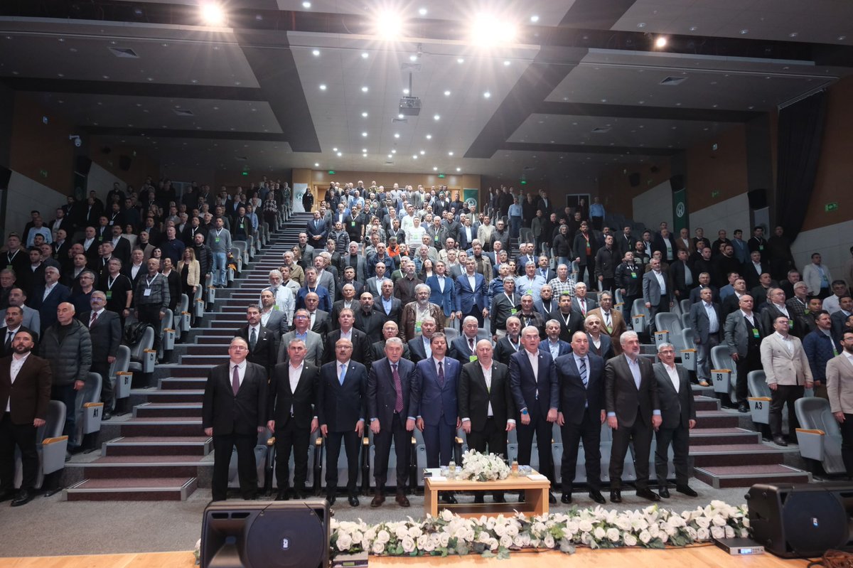 TmmobOrmuh's tweet photo. 51.Olağan Genel Kurulumuz vesilesiyle meslektaşlarımızla bir araya gelmiş olmanın memnuniyetini ve mutluluğunu yaşadık.

Nazik teşrifleriyle bizleri onurlandıran değerli protokol üyelerimize, delegelerimize, meslektaşlarımıza ve tüm misafirlerimize teşekkürlerimizi sunarız. https://t.co/uLHcA0OkHL