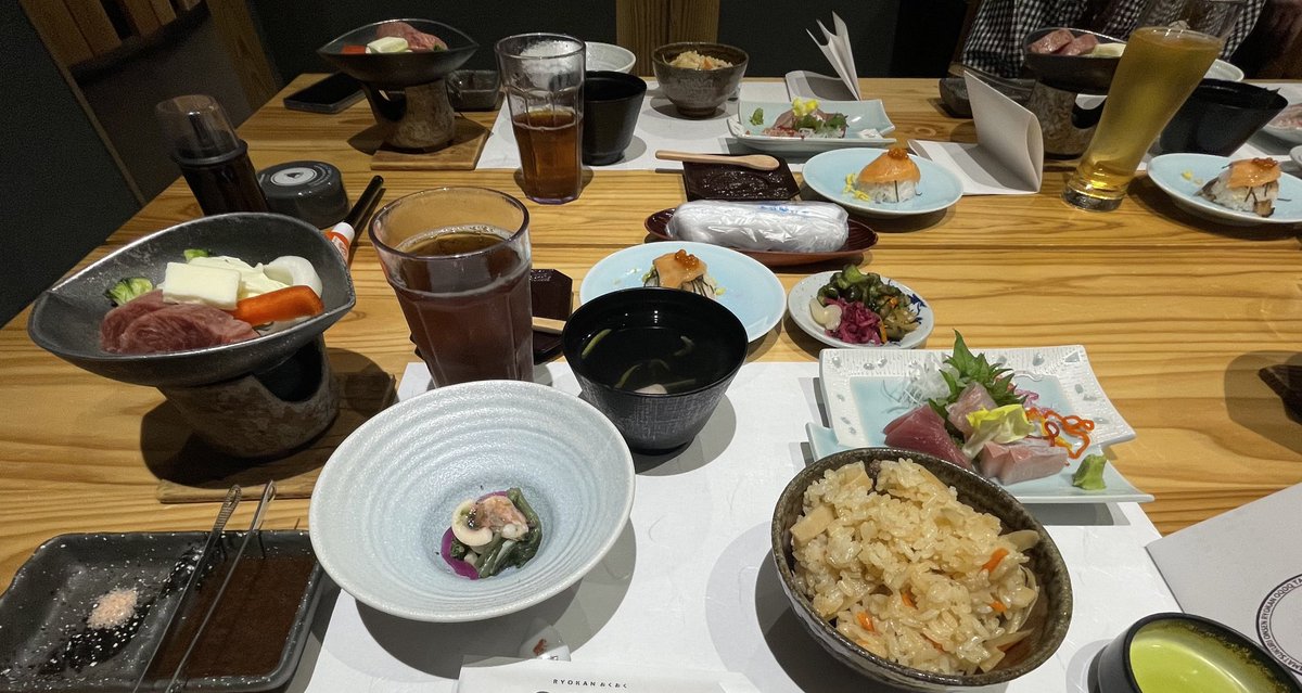 Riku33730639's tweet photo. 家族で温泉♨️

夜ご飯で〜す🍚 https://t.co/WGK1fbcniF