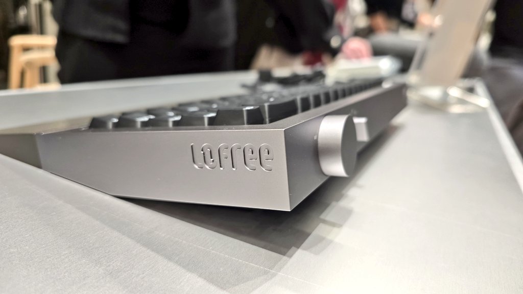 しじま アオ tweet media