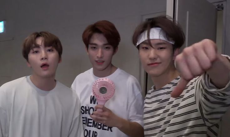 shingibangi1317's tweet photo. Saingan SEVENTEEN yang sebenarnya 😎✊ https://t.co/O2sXMiOylt