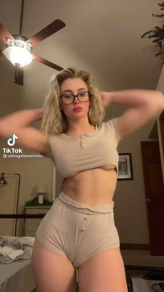 mckenzieflin's tweet photo. abbagailpeachess - Verified Z slut https://t.co/TjxyXqC0Yc