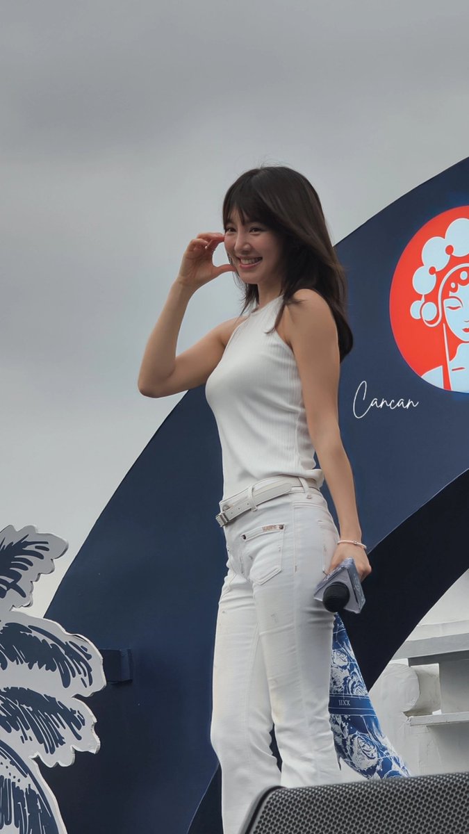 Hyorisoo's main vocal in front of my eyes🥹🩷

#CHAGEEIDwithHYOYEON #MOVEURCHAGEE
#HYOkemBALI #SoneBaliMeetHyo