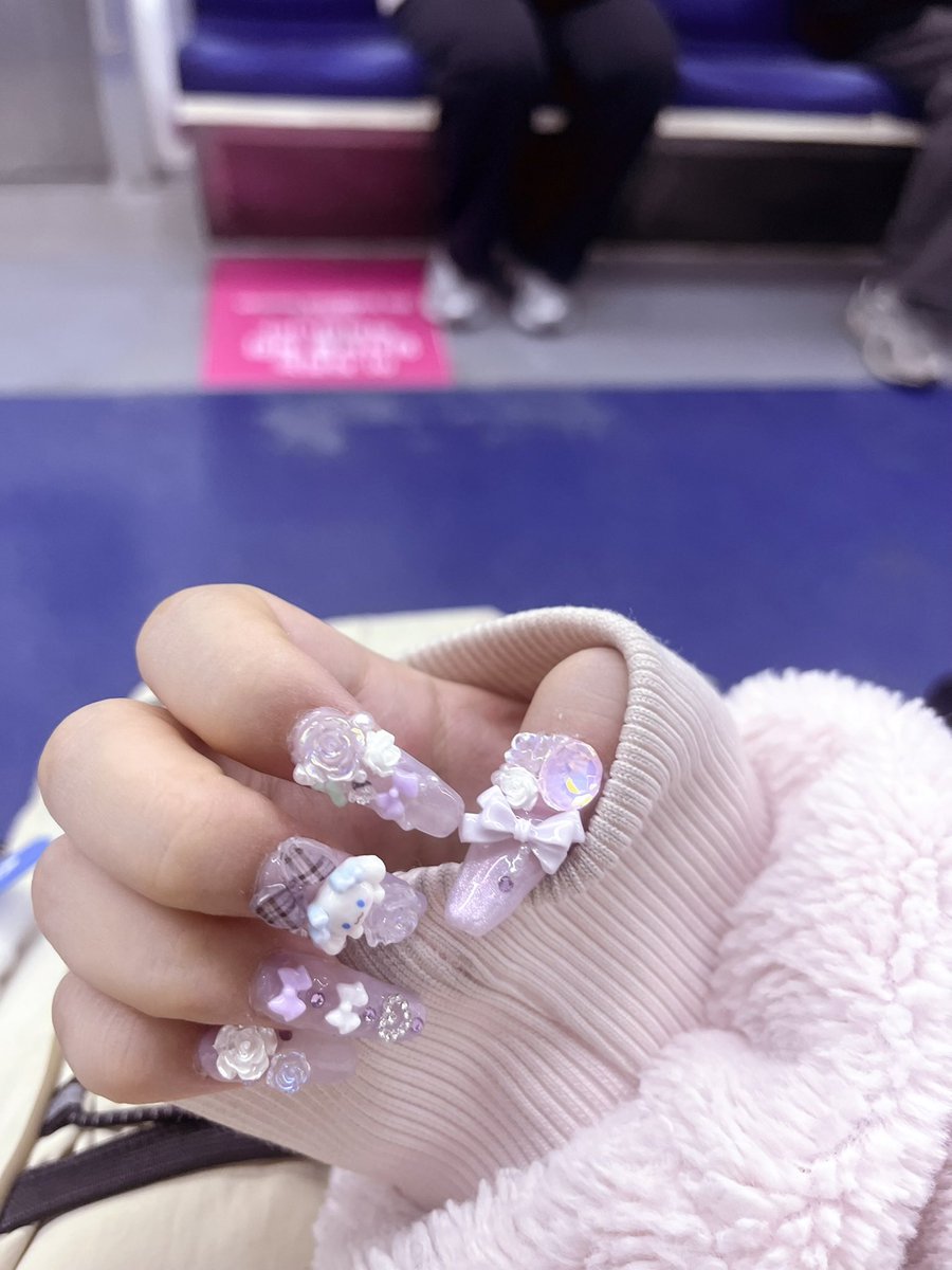 NaNye_2s's tweet photo. 셀프네일 모음 타래 https://t.co/oDicUpZLqF