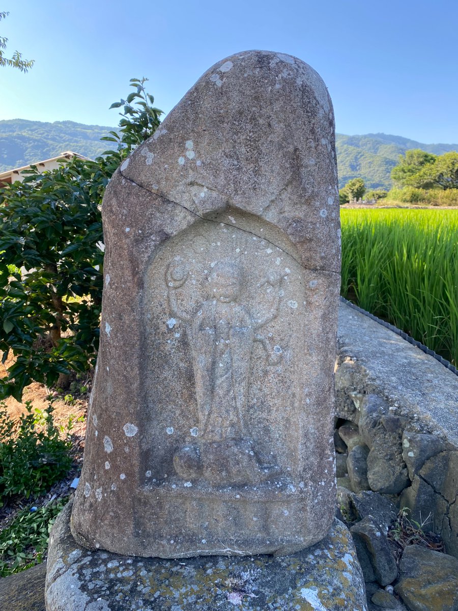 青面金剛像庚申塔（徳島県阿波市阿波町綱懸・路傍）
「安永八亥天十一月吉日(1779) / 講中」