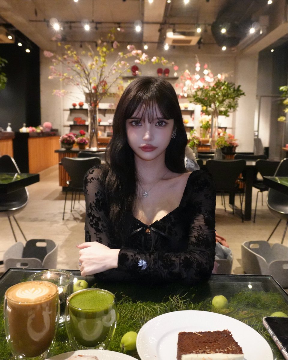 psretxty's tweet photo. デジカメは２つ目のやつ📷
お花好きの子はニコライバーグマンのカフェめっちゃおすすめ💐 https://t.co/5hNwwjT9Kg