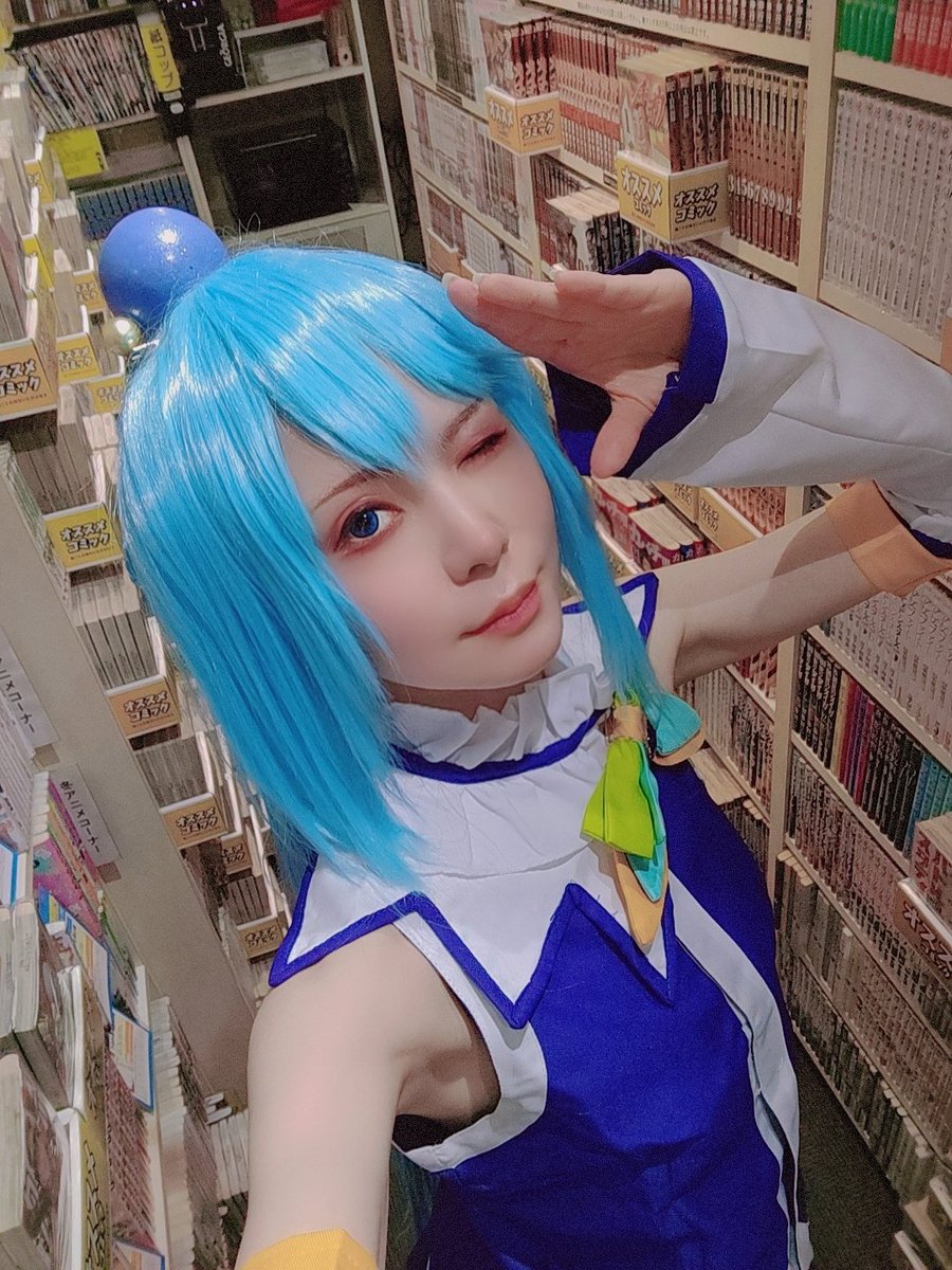 aida_y's tweet photo. 青砥遊びの定番に💙

自動精算も導入で、ゆっくり自分にあったプランも考えられる✌️✨

漫画最新巻はもちろん、最新アニメの漫画もカバー💪🔥
黄泉のツガイとカラオケ行こが個人的オススメですw
アイダの写真集も！

アイダもいろいろ読んで休憩しております💜

#コミックバスター青砥
ＰＲ https://t.co/1gudprSixU