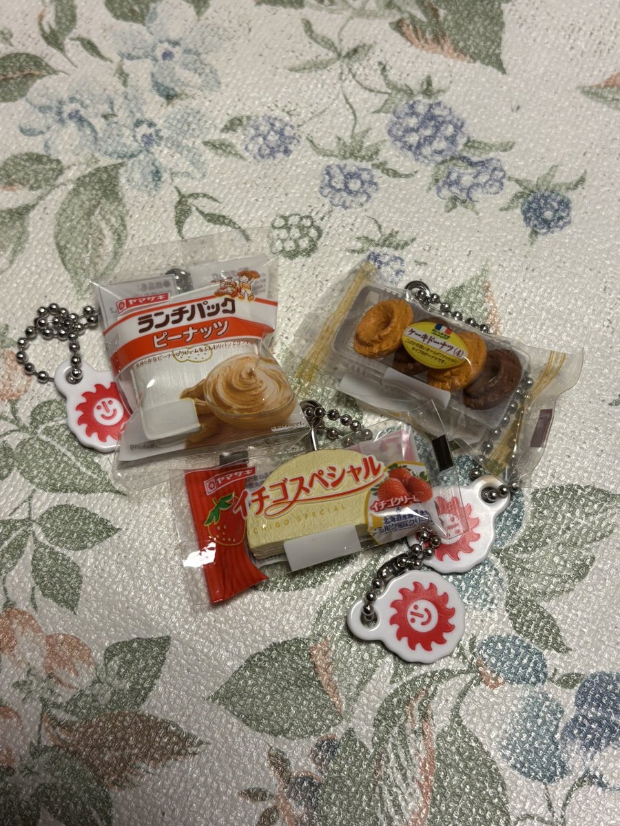 motsuke8141's tweet photo. ヤマザキパンのガチャガチャよ〜🍞　kawaii❤️ https://t.co/wlYA3pN4sd