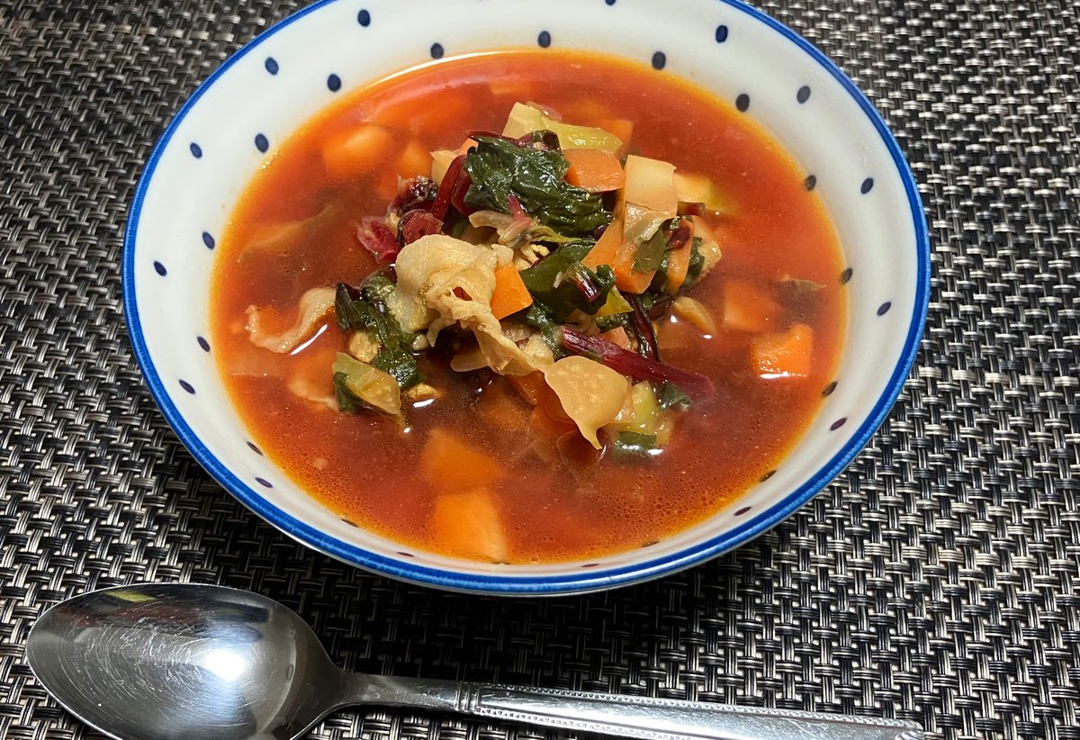 imaginary_udon's tweet photo. 家庭菜園ビーツでボルシチ風のスープ
根があんまり育たなかったけど、集めたら1個分くらいになったししっかり赤くなった🥳
#おうちごはん𓎩𓌉𓇋 
#料理好きな人とつながりたい 
#X家庭料理部 https://t.co/CEZqJIPFsk
