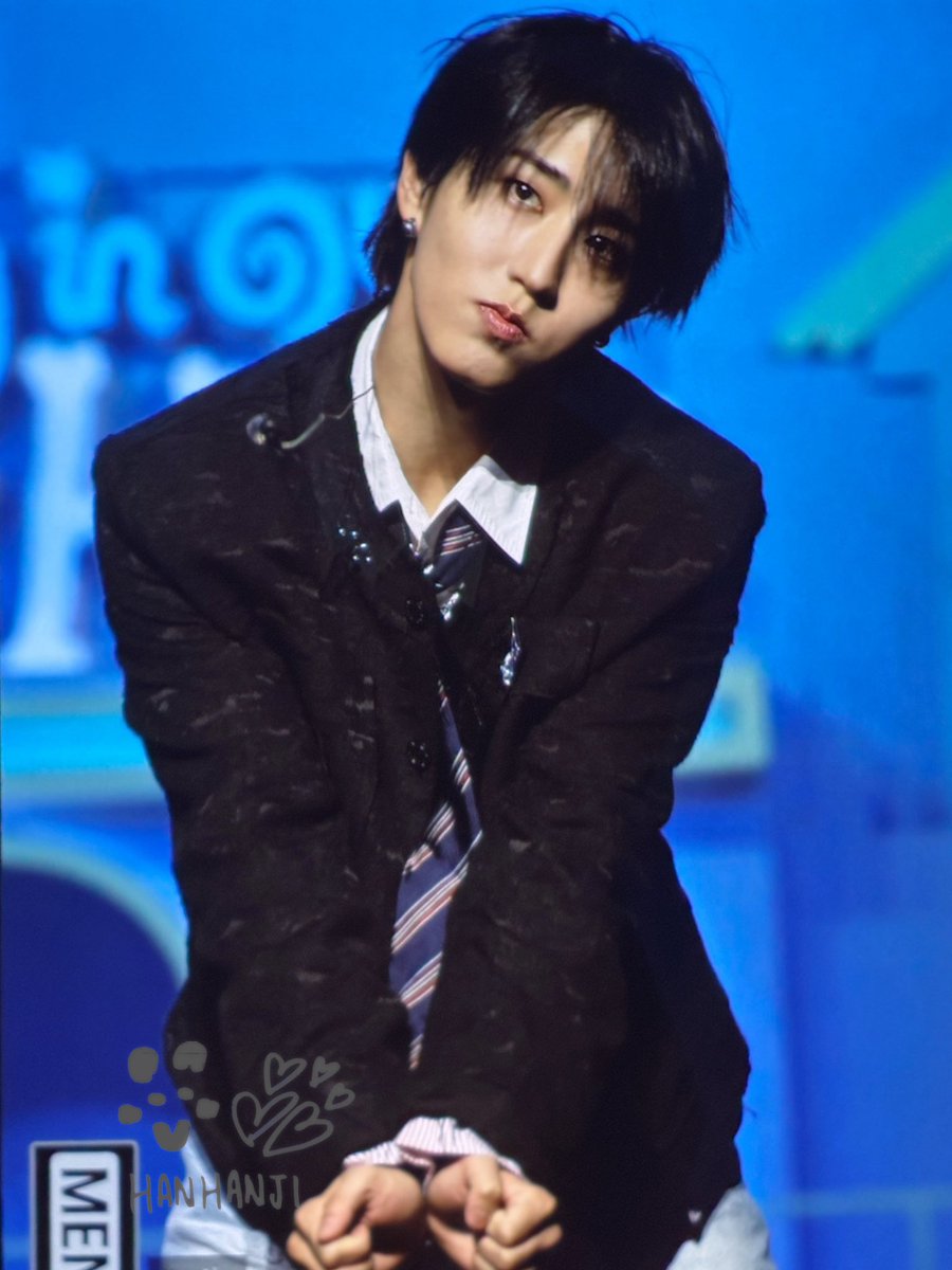 void ⪩ ․․ ⪨ tweet media