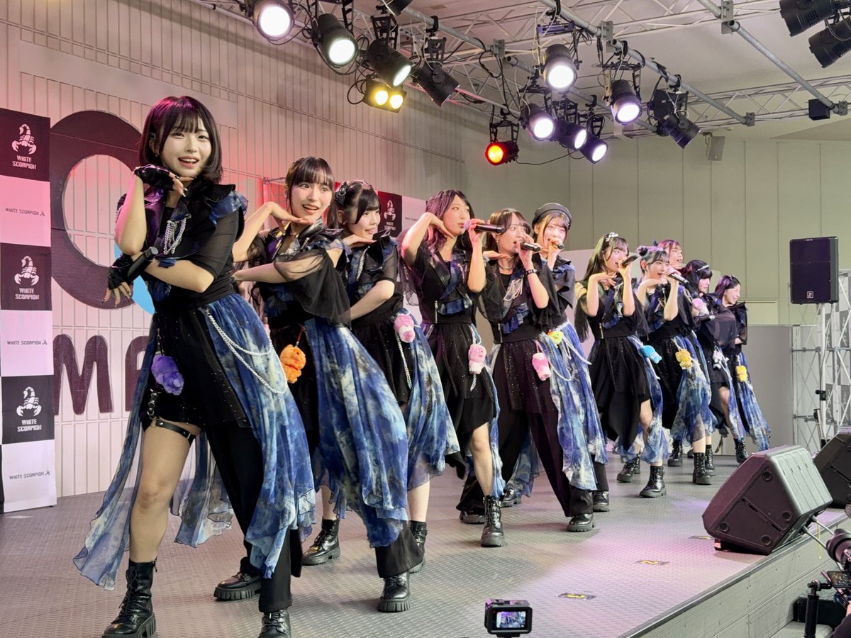 whsp_official's tweet photo. ◤🦂#WHITESCORPION フリーイベント＠あべのキューズモール -第2部- ありがとうございました🤍◢
#ホワイトスコーピオン #ホワスピ

本日もたくさんのご来場ありがとうございました🦂✨

🎧第2部セットリスト🎧
1.I do love you!
2.純愛トースター 
3.非常手段
4.なんて僕は無力なんだろう 
5.心が目を閉じる
6.7秒のレジスタンス

明日は…
【出張定期公演「ホワイトスコーピオンBASE Live」＠大阪】

4月15日（水）リリース 
8thデジタルシングル『7秒のレジスタンス』
カップリング4曲のタイトル発表＆楽曲を7秒間公開します🎧

当日券もございますので、ぜひお越しください🤍

📍YES THEATER（大阪）
⏰第1部 11:15入場開始 12:00開演
     第2部 15:15入場開始 16:00開演

🎫当日販売チケット
・3,500円（税込・現金のみ）
※予定枚数に達し次第終了

⏰販売時間
第1部 11:30〜12:00
第2部 15:30〜16:00

▼当日券 詳細
🔗https://t.co/UaA22LrasM