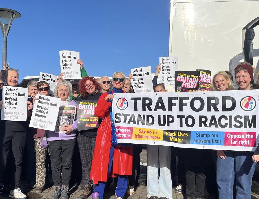 Manchester_SUTR's tweet image. Coaches are full to bursting. From across Gtr Manchester. 

Wigan, Bury, Trafford, Stockport. Salford, and Bolton sent a coach. The two Manchester coaches were over full. The MoM Student Union coach took extra people. People are buzzing
On the way #TOGETHER