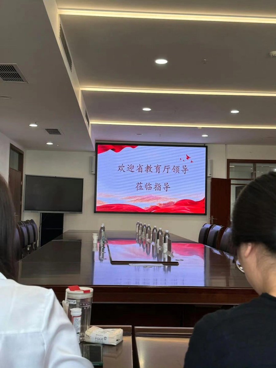 一只默 tweet media