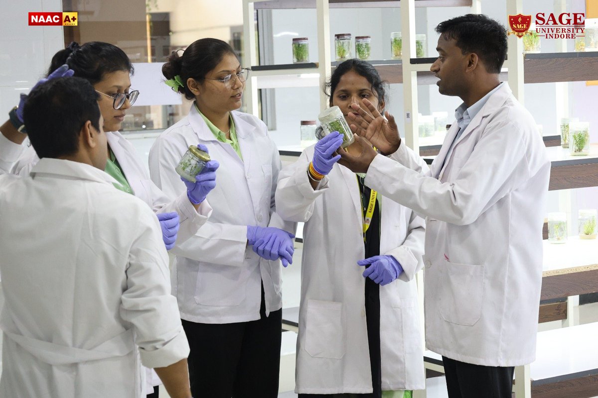 SAGE_INDORE's tweet image. More than a campus, it’s where interests find direction. From sports &amp;amp; fashion to arts, forensic science &amp;amp; agriculture—every day brings new skills, experiences &amp;amp; a space to grow.

Visit - sageuniversity.in/admission/ 
__
#SAGEUniversityIndore #StudentsLife #UniversityCampus #Memories