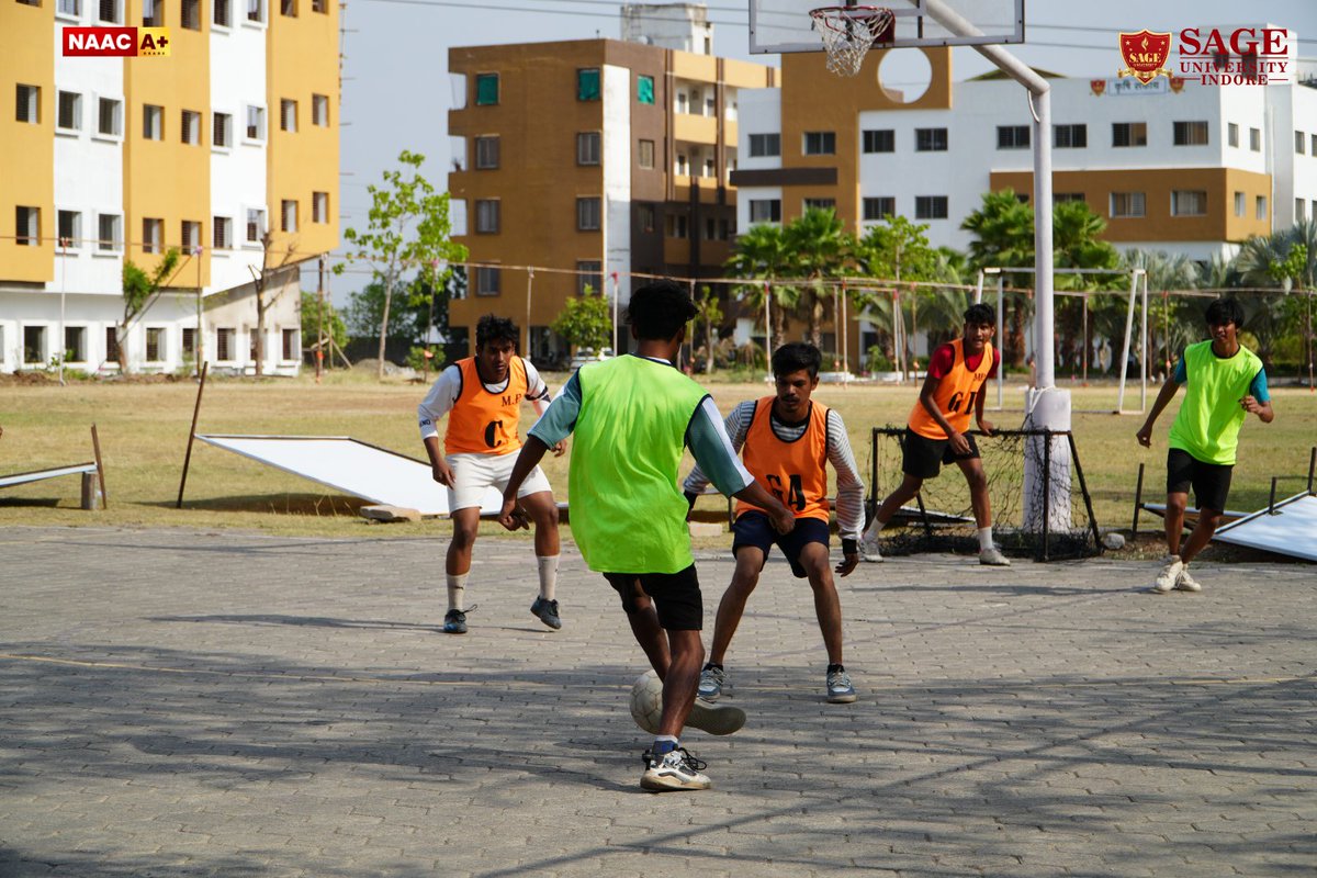 SAGE_INDORE's tweet image. More than a campus, it’s where interests find direction. From sports &amp;amp; fashion to arts, forensic science &amp;amp; agriculture—every day brings new skills, experiences &amp;amp; a space to grow.

Visit - sageuniversity.in/admission/ 
__
#SAGEUniversityIndore #StudentsLife #UniversityCampus #Memories
