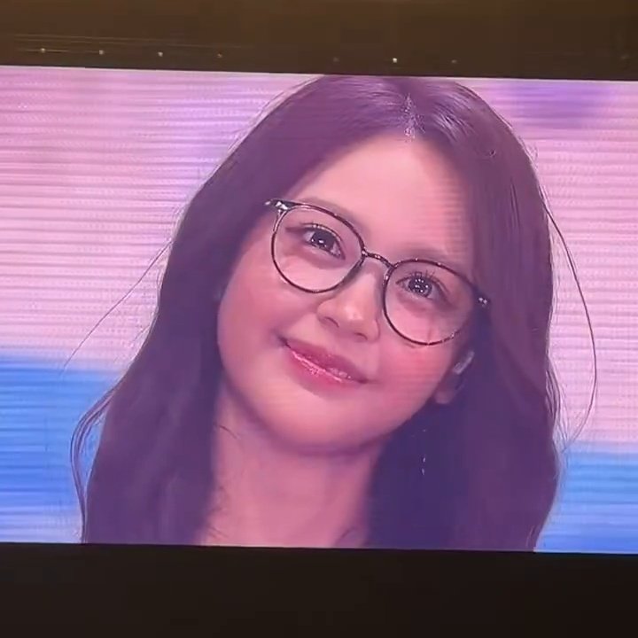 H2HCARMEN_INA's tweet photo. Siapa yang naruh bawang disini? 😭

H2H HOUSE HITS JAKARTA
#HEARTS2HOUSE_JAKARTA
#SunshineCarmenDay https://t.co/O3rC65yPIC