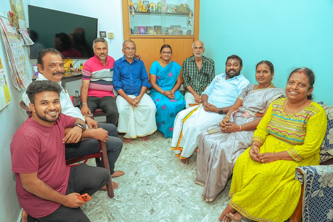 SuryahSG's tweet photo. Had a pleasant discussion regarding the #Velachery assembly constituency and election works with Tmt. Vijayalakshmi, Mandal Vice President of Velachery West. Enjoyed a wonderful lunch at her residence during this detailed consultation.

The #NDA will undoubtedly capture this constituency in the upcoming 2026 elections!

#வேளச்சேரி சட்டமன்றத் தொகுதி குறித்து, வேளச்சேரி மேற்கு மண்டல் துணைத் தலைவர் திருமதி.விஜயலட்சுமி மற்றும் மண்டல் நிர்வாகிகளுடன் அவர்களுடன் அவரது இல்லத்தில் இனிமையான கலந்துரையாடல் அமைந்தது. 

அவரது இல்லத்தில் அருமையான மதிய உணவுடன் இது தொடர்பாக விரிவாகக் கலந்தாலோசித்தோம். வரும் 2026 தேர்தலில் இத்தொகுதியை தேசிய ஜனநாயகக் கூட்டணி (NDA) நிச்சயம் கைப்பற்றும்!

#NDAforTN
