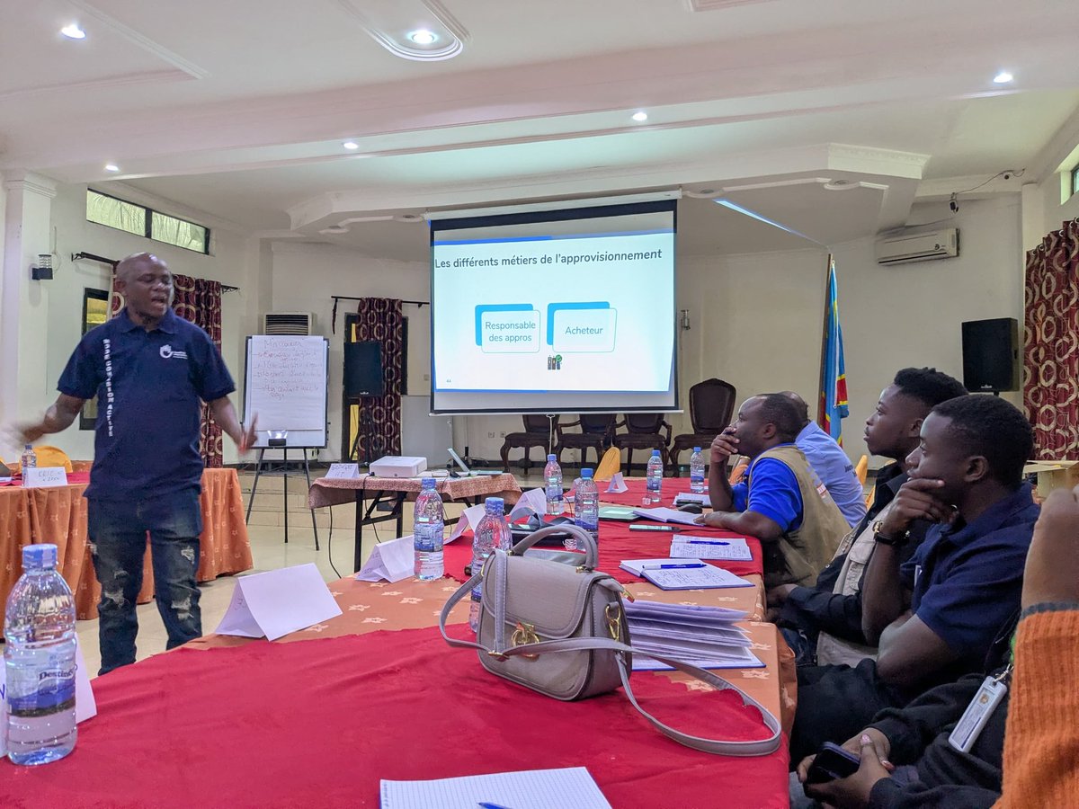 « Un bon approvisionnement, c'est le bon produit, au bon moment, au bon prix. » 📦
#FOMUBISAASBL a intégré cette règle fondamentale lors de sa formation à #Goma 🇨🇩 avec @Handicap International du 17 au 19 mars 2026
Parce que chaque ressource compte pour les populations