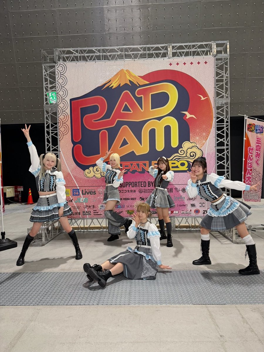 Malcolm Mask McLaren tweet media