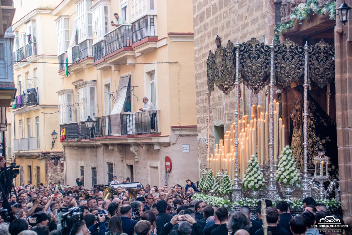 FBorjaChamorroG's tweet photo. 📸⚫️ Viernes de Dolores Cádiz 2026. 

Nuestra Señora de los Dolores Coronada. @ServitasCadiz @MaestroTejera https://t.co/oiqW5QGvvb