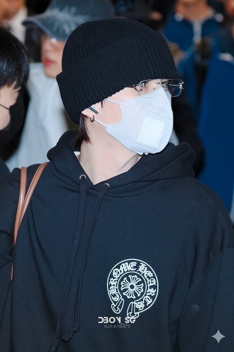📍260328 ICN 입국 🛬 

안경 낀 모습을 영접할줄이야 😭
섹시해! 섹시하다구~민윤기!!!!!!!!!

#방탄소년단​ #BTS #SUGA #슈가 #윤기 #AgustD #ARTIST #Prod_SUGA
