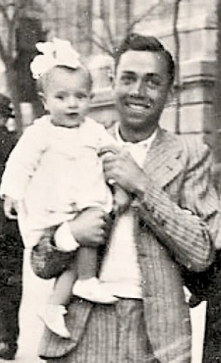 "Aunque bajo la tierra mi amante cuerpo esté, escríbeme a la tierra, que yo te escribiré."
84 años del asesinato del poeta, al que dejaron morir sin compasión en la prisión de Alicante. Miguel Hernández, un hombre bueno de 31 años, con toda la vida por delante para ser feliz...