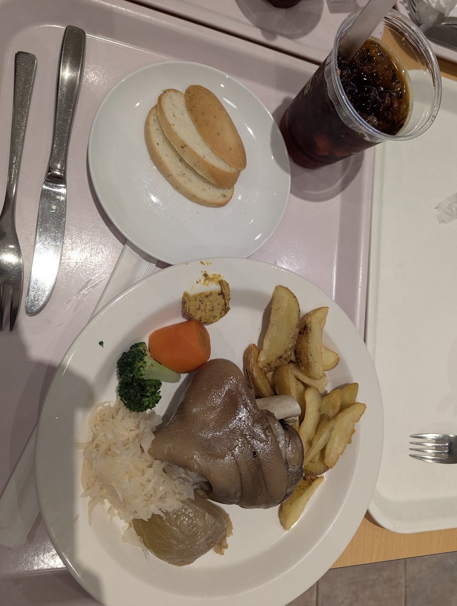 okeojisann's tweet photo. 久々に アイスバイン食べた😋 https://t.co/o5o2jmTKuz