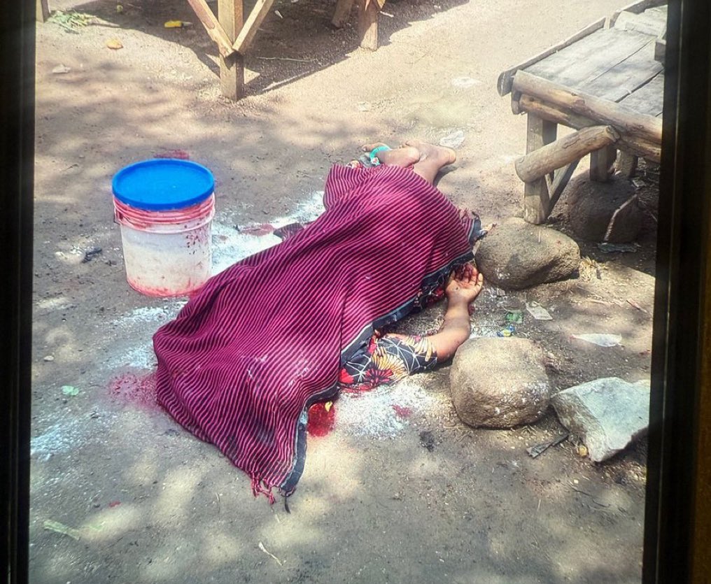Sir_Shuma's tweet photo. Mlivyoua vijana wenzetu 29/10/2025.

Mlishangilia na kusema uchaguzi ulikuwa hutmru na haki, na hakukua na dosari wala vurugu.

Mkaenda mbali mkapongezana kwa kuua na kunyima ndugu jamaa na marafiki miili ya watoto wao kwenda kuwazika.

Alafu mnataka tuwaomboleze mkifa??

Big no. https://t.co/RYfz3h6MkD