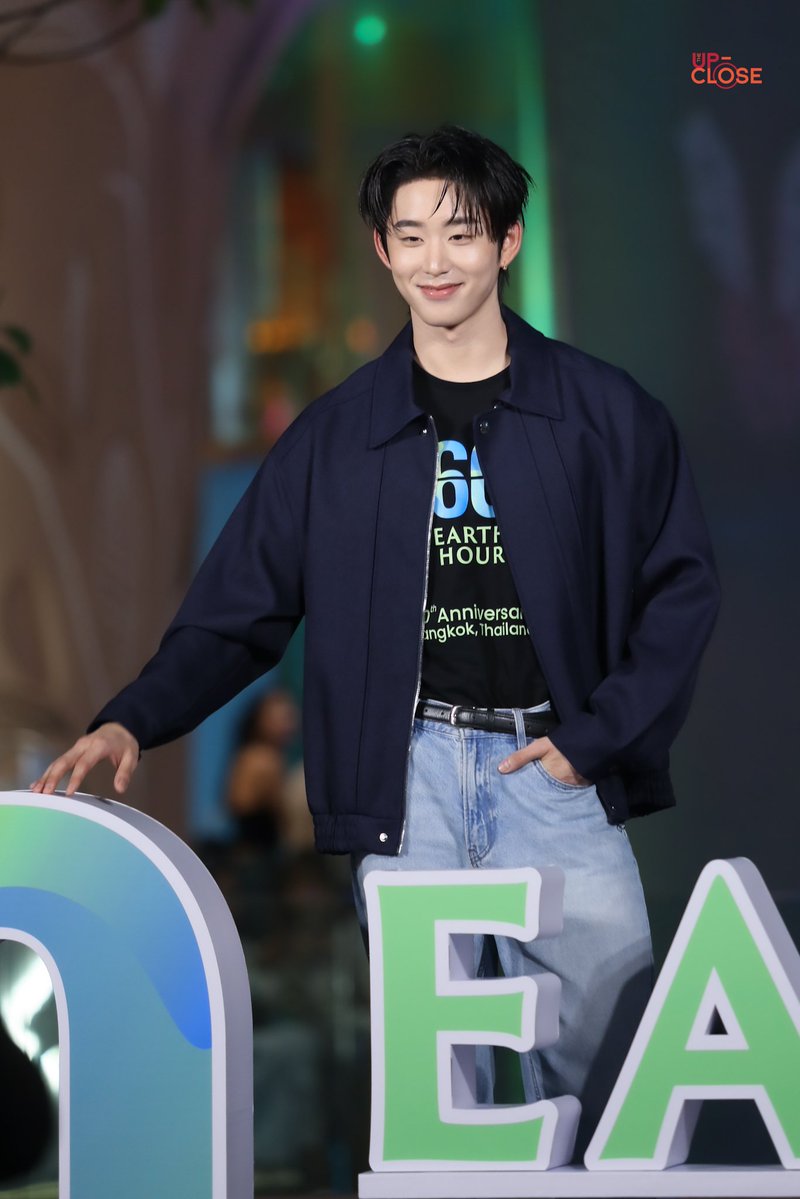 The Up-close tweet media