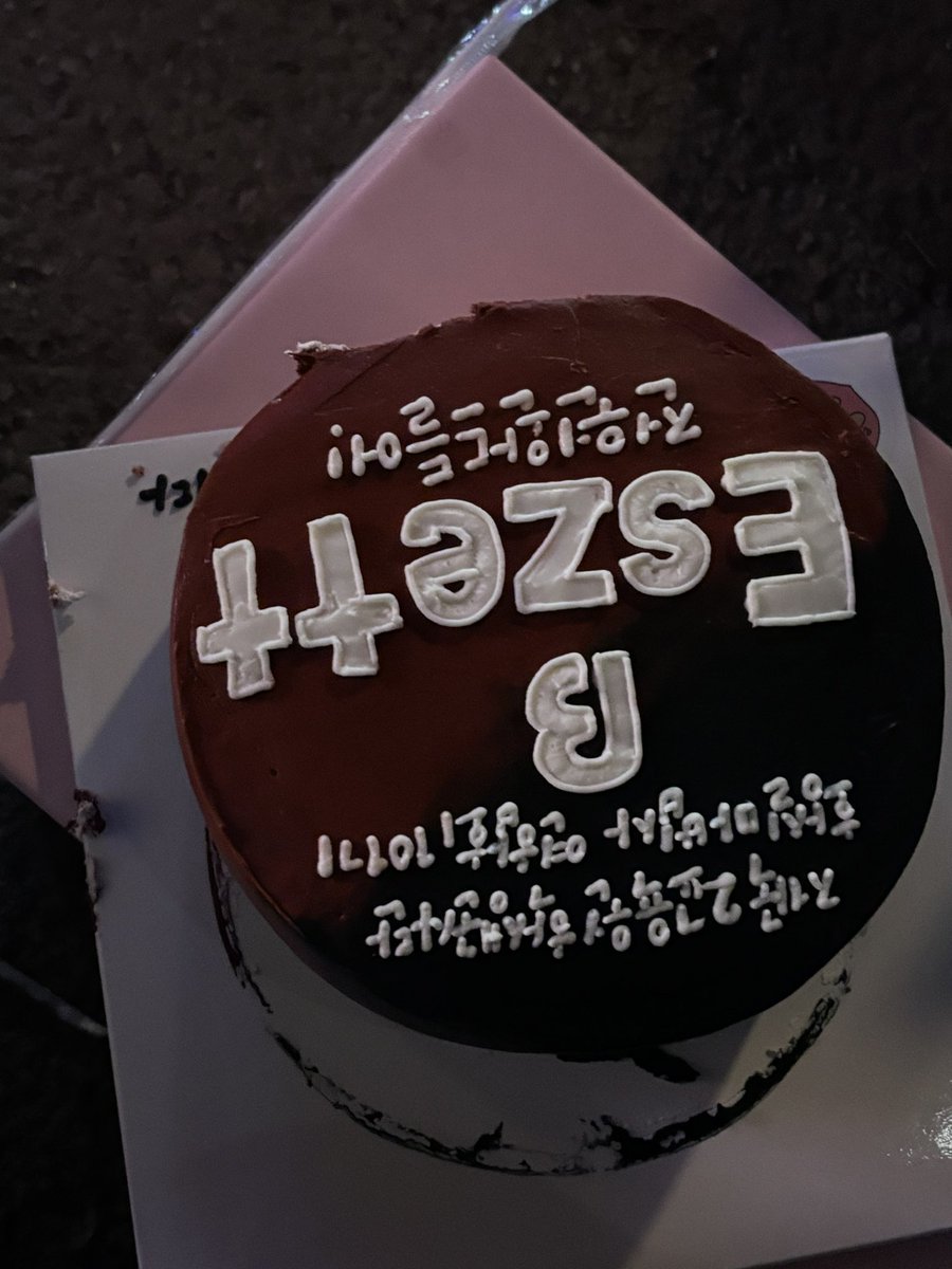 츠키 ☾ tweet media