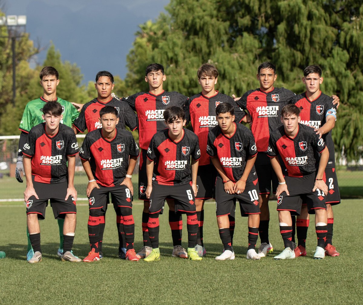 NewellsJuvenil's tweet image. #JuvenilesLPF | Pasaron los primeros 45 minutos ⏱️

👉🏼 #7ma iguala 0-0 en casa. 

👉🏼 #4ta cae 1-0 en La Quemita. 

📸  Germán Bocco y Prensa Huracán