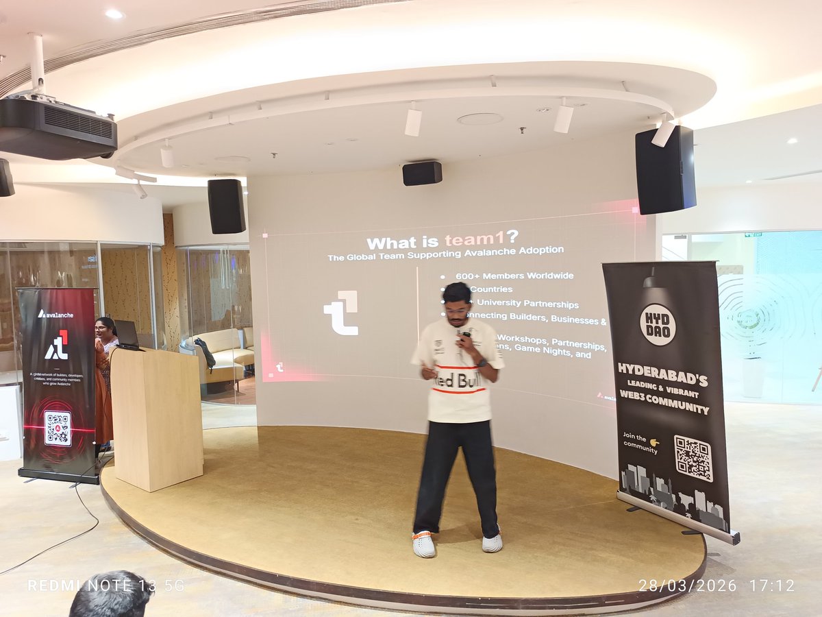NookeshWeb3's tweet photo. Hyderabad is buzzing 🔥

At @AvaxTeam1 meetup with @hyderabaddao — insane energy ⚡

@0xtitan__ kicked off with a sharp @avax pitch 🚀

Wild demos followed… standout: a mythology + action game by @vizaveera 🎮🛕

Future is being built here. #AVAX #Web3 https://t.co/XKri9pMhy1
