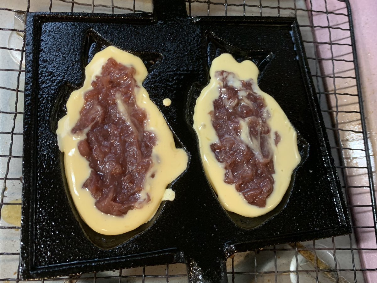 o_zpanda's tweet photo. 【粉道の探求者】
今日のたい焼きレシピ：薄力粉150g、卵1コ、バター5g、砂糖大さじ3、重曹小さじ1、牛乳100ml、水30ml、バニラエッセンス10dash https://t.co/CvnVcHCjLQ