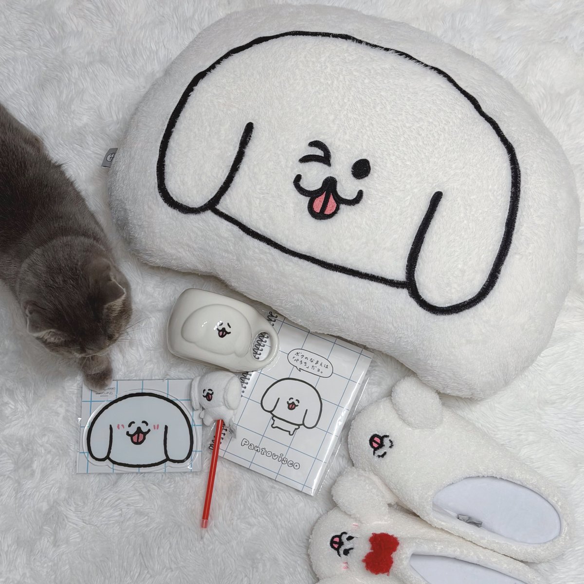 娘が気に入っていたのでぺろちグッズを買ってきたら、ヴーも気に入ったみたい♫