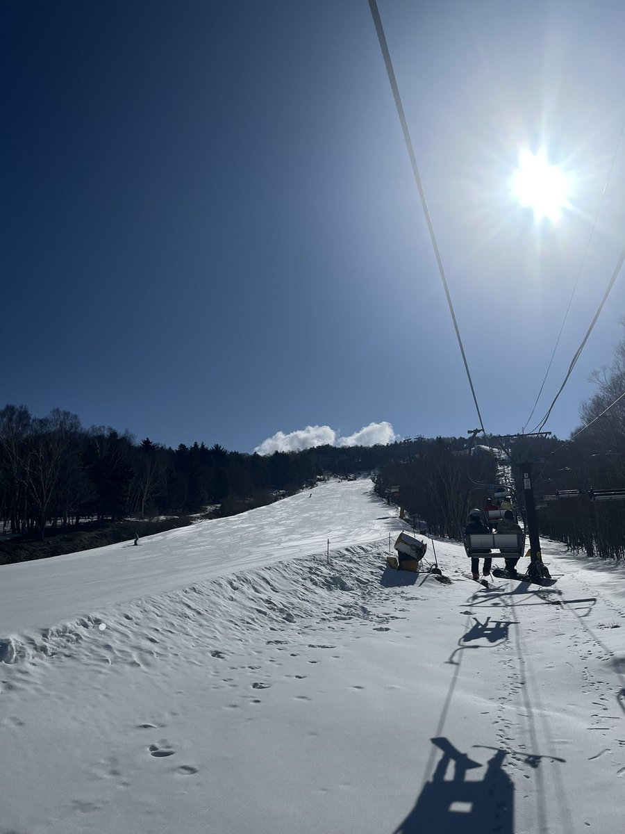 mossmoss445's tweet photo. シャバ雪でシーズンアウトでございます
回数は行けなかったけど楽しかったな〜
来シーズン滑れるか分からないけど板予約したし、大満足や(´^ω^｀) https://t.co/XOklbijFUm