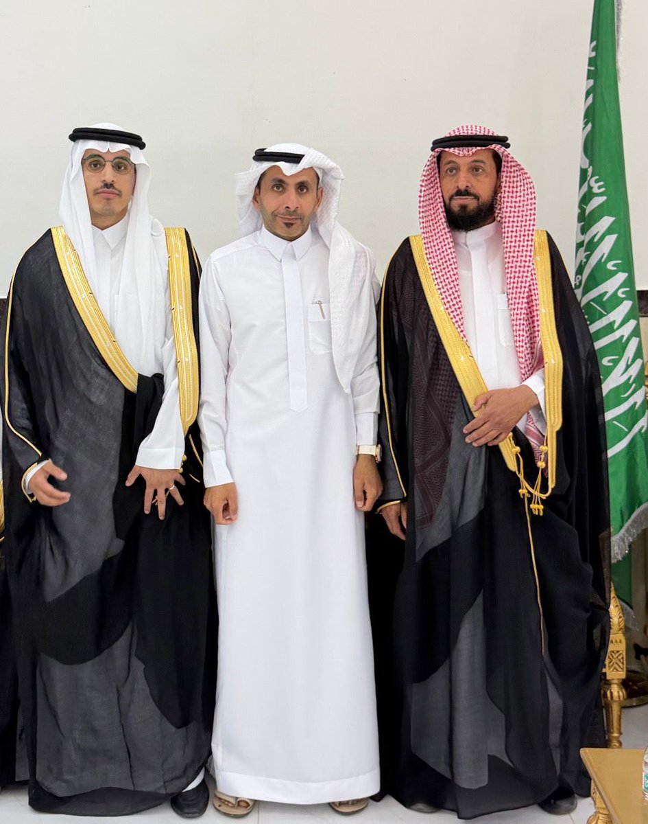 abdulforgiving's tweet photo. ليلة البارحة واثناء احتفالنا بزواج الإبن محمد بن عبدالله العطالله إنداحت بعض الذكريات والمواقف ؛ حينما تذكرت اللقب الذي كان يطلقه والدي على العريس باعتباره احد أحفاده ، حيث كان يحلو له رحمه الله رحمة واسعة استلطاف ابنائه واحفاده بإطلاق بعض الالقاب الجميله على الجميع بنين وبنات ، فقد كان الوالد يلقب عريسنا إبن شقيقتي (بالأمير ) باعتباره سليل شخصيتين نالتا ثقة جلالة الملك #المؤسس عبدالعزيز بن عبدالرحمن ال سعود -طيب الله ثراه -  وهما الجد زيد بن محمد بن عبدالقادر الاسعدي والعم العقيد عبدالرحمن بن عطالله الاسعدي  وتوليا إمارة الزلفي في اربعينات وخمسينات القرن الماضي . رحم الله الجميع ، وبارك الله للعريس ووفقه ورزقه الذرية الصالحة  .