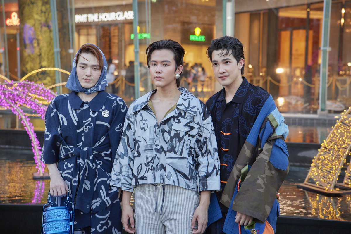 LoveAlertSeries's tweet photo. กาด พลอยสุภา, แมทธิว โรเบิร์ตส และ แฟ้ม ตนุภัทร จากซีรีส์ #LoveAlert ในงาน ELLE Fashion Fever at ICONSIAM ร่วมต้อนรับฤดูกาล Spring/Summer 2026 ลุครันเวย์  ICONCRAFTX PATTERN.ERS 
ภาพเพิ่มเติมที่ 🔗https://t.co/e0jg6w2k9l

#ICONCRAFT #ICONSIAM #ELLEFashionFever #EFFatICONSIAM #ICONCRAFTxPatterners

#KadPloysupa  
#mmatthew #famthanuphat