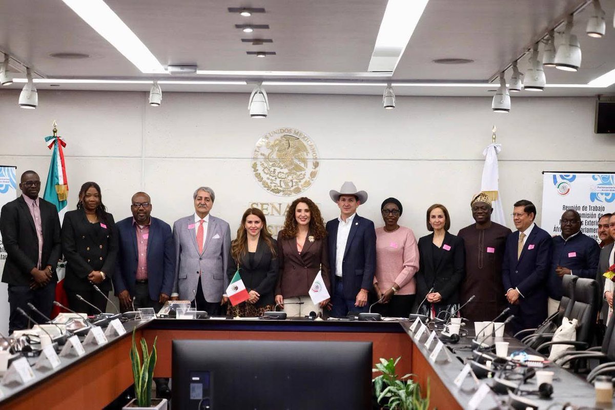 ChristelleVuan1's tweet image. #MEXICO #SÉNAT #1JOURDETRAVAIL  Au Sénat du Mexique, lors d’un débat de haut niveau sur la diplomatie parlementaire entre le Mexique et l’Afrique, j’ai porté la voix de la RDC.

J’y ai rappelé une vérité essentielle : pendant que le monde discute, des vies sont brisées à l’Est…1