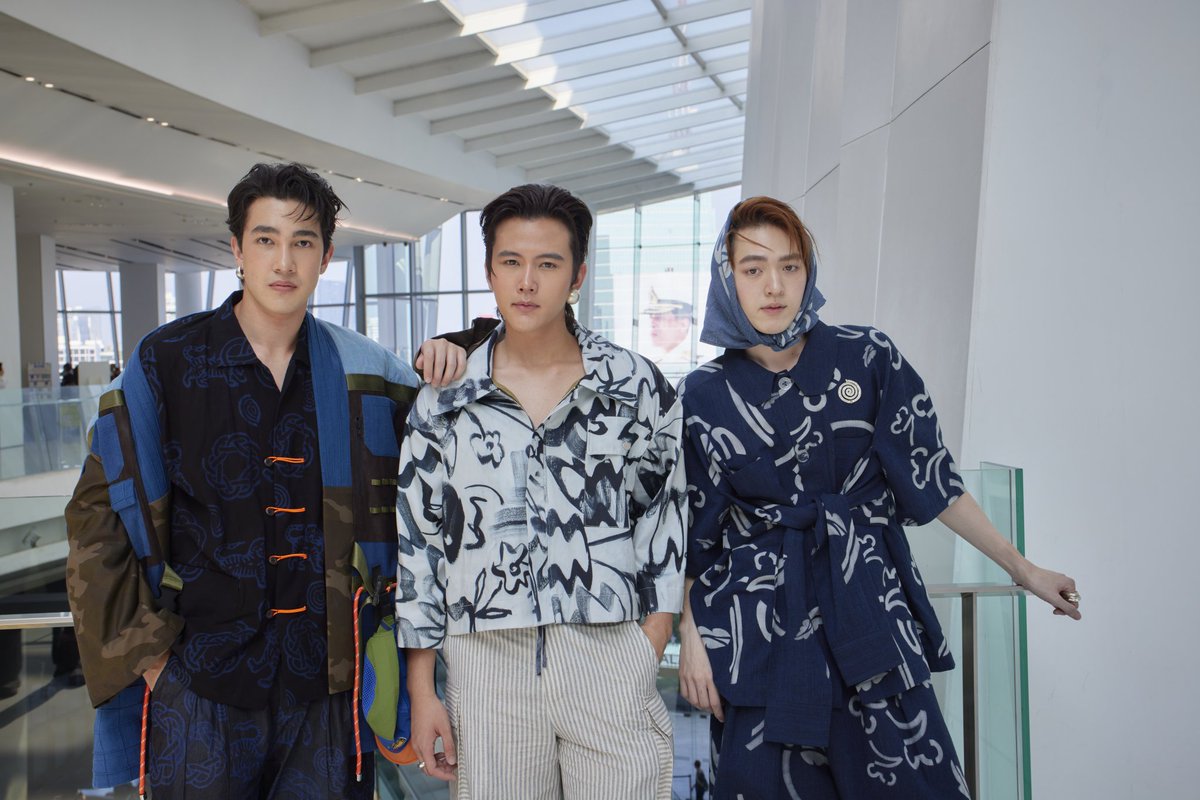 LoveAlertSeries's tweet photo. กาด พลอยสุภา, แมทธิว โรเบิร์ตส และ แฟ้ม ตนุภัทร จากซีรีส์ #LoveAlert ในงาน ELLE Fashion Fever at ICONSIAM ร่วมต้อนรับฤดูกาล Spring/Summer 2026 ลุครันเวย์  ICONCRAFTX PATTERN.ERS 
ภาพเพิ่มเติมที่ 🔗https://t.co/e0jg6w2k9l

#ICONCRAFT #ICONSIAM #ELLEFashionFever #EFFatICONSIAM #ICONCRAFTxPatterners

#KadPloysupa  
#mmatthew #famthanuphat