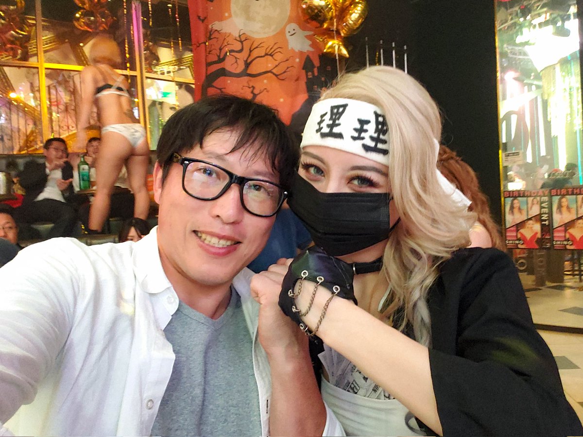 onichan0901's tweet photo. (9／15)
バブレスク、ハロウィン🎃、バースデーイベント、提灯🏮イベントなど、たくさんの思い出ができました。しだいにリリーさんがクイーン🎤として演目に立つようになり、初めて『Express』『Show Me How Burlesque』でクイーンとして歌うリリーさんを見たときリリーさんの時代
@Rilyburlesque https://t.co/E7yA7nncrX